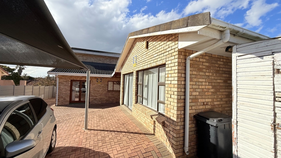 To Let 3 Bedroom Property for Rent in Heiderand Western Cape